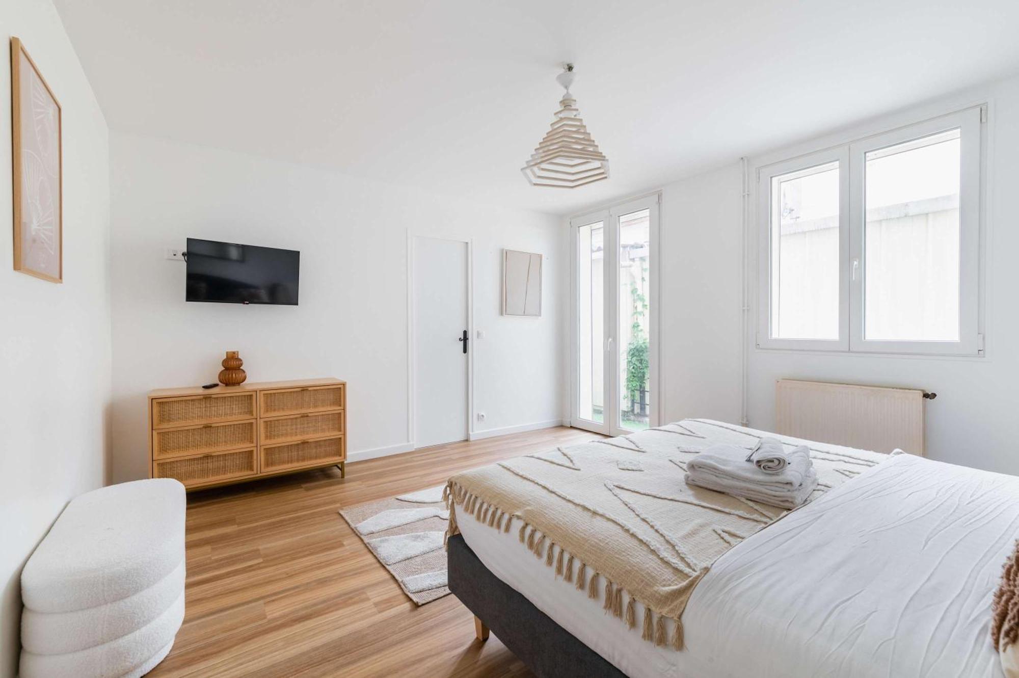Paris Pour 8 Personnes - Flat-guest Romainville